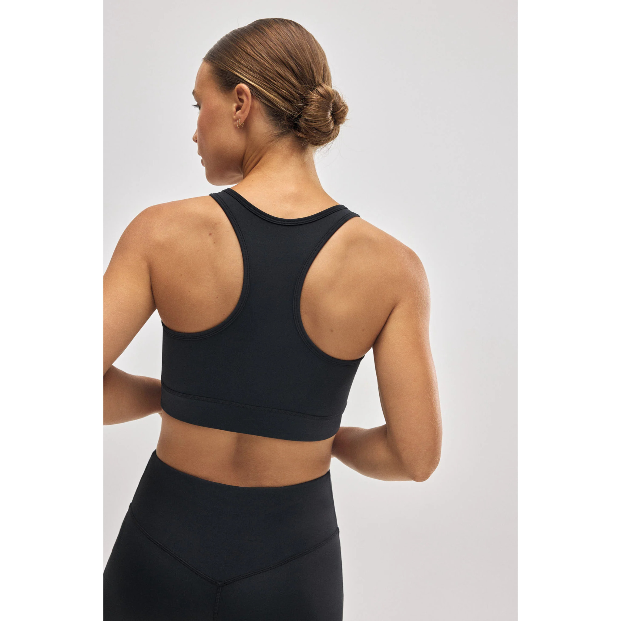 Reggiseno sportivo nero con schiena incrociata