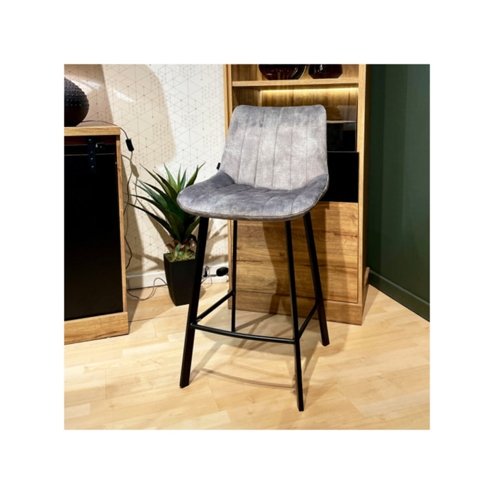 Tabouret de bar rembourré et capitonné en velours gris clair EMMA 2