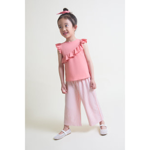Conjunto camiseta con volante cruzado asimetrico y pantalon culotte de rayas verticales | Color: Coral | Street Monkey