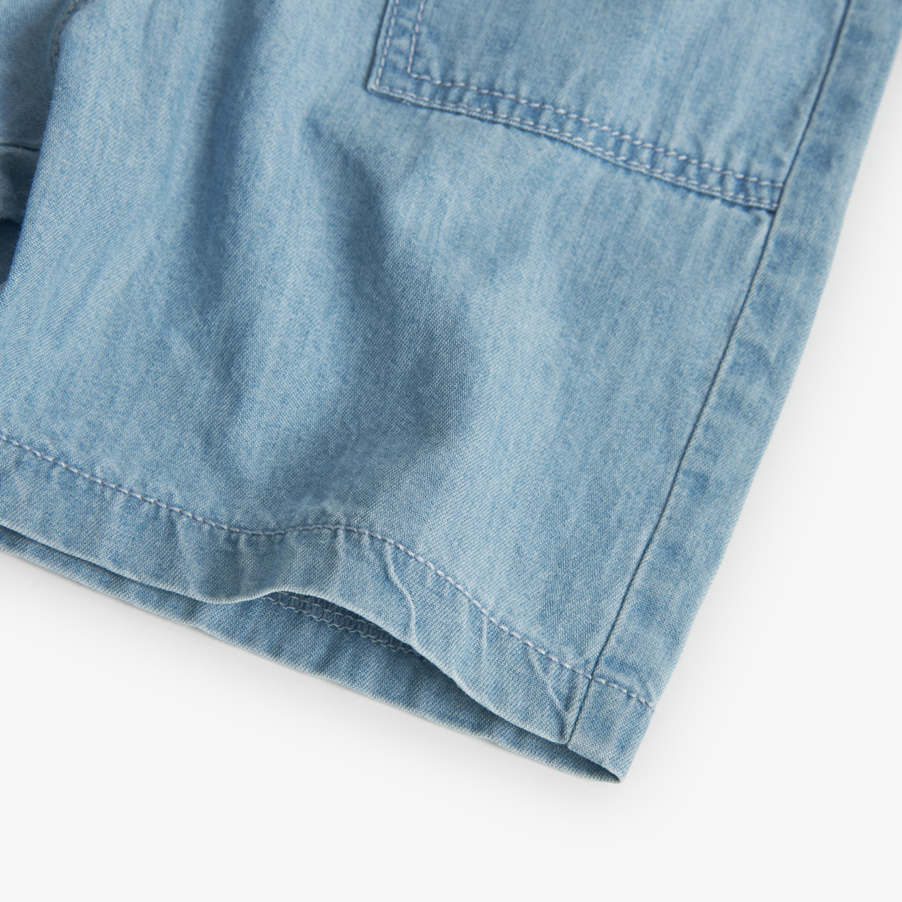 Bermudas denim para niÃ±o estampadas de color azul, Camiseta