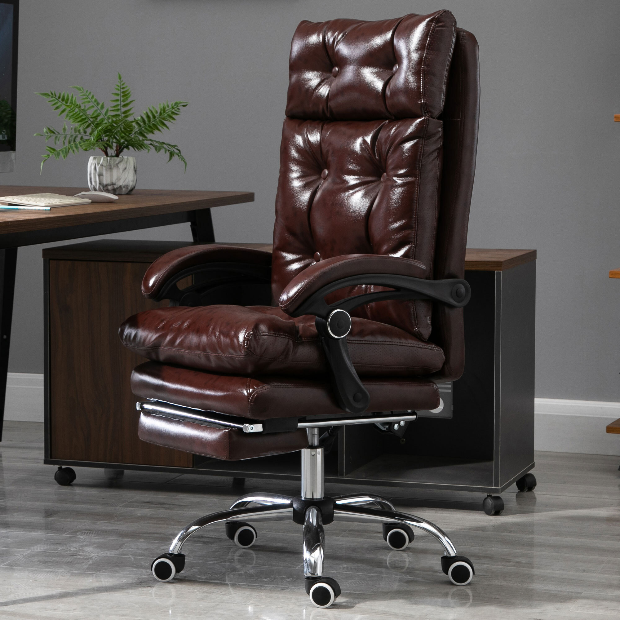 Vinsetto Fauteuil de bureau, chaise de bureau ergonomique avec hauteur réglable, dossier inclinable et repose-pied rétractable et pivotant à 360°, cuir synthétique, pour chambre, télétravail, marron
