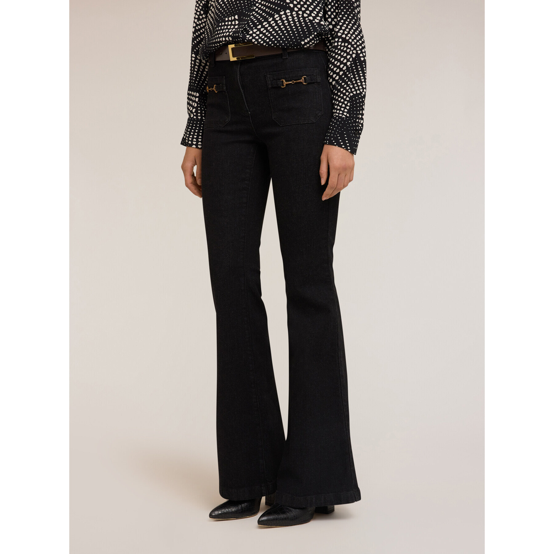 Motivi - Jeans flare con alamari in metallo - Nero