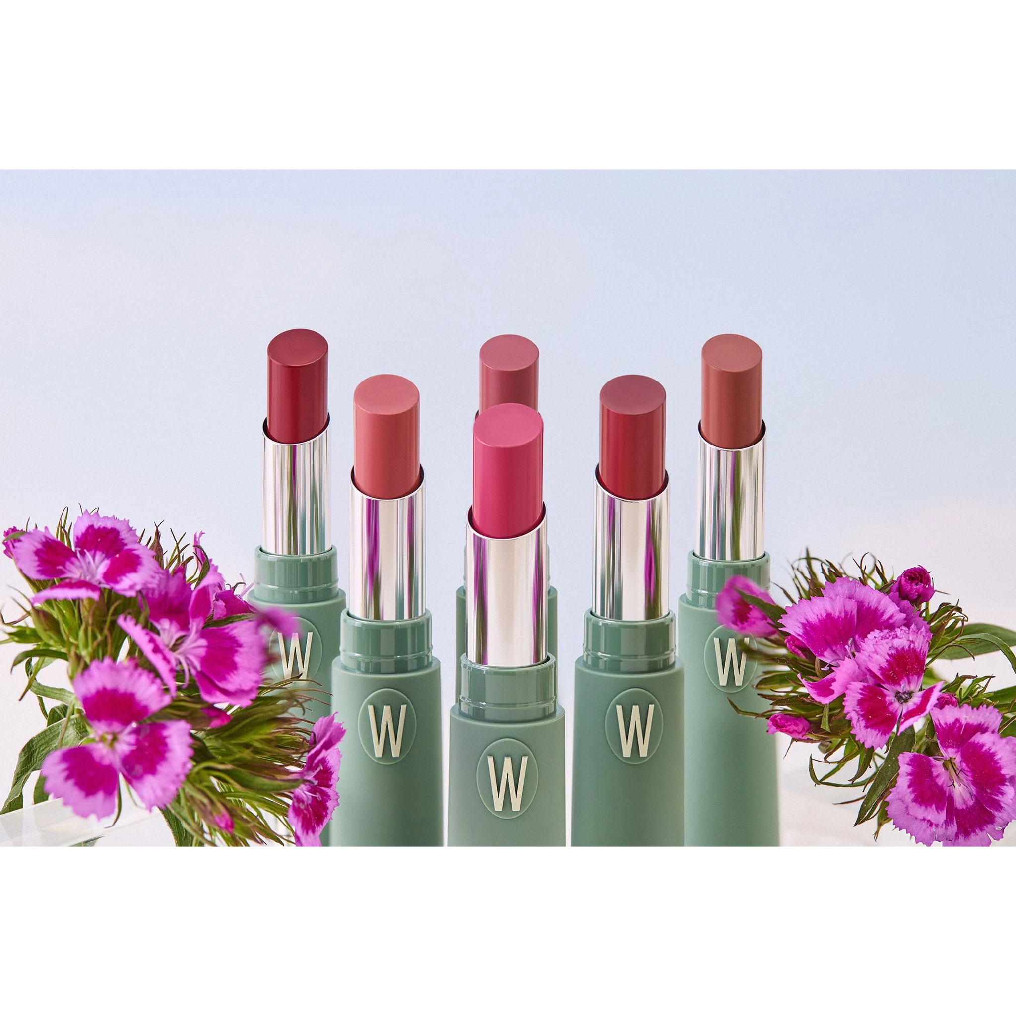 BLOOMING SHINE Rossetto cremoso dal finish luminoso.