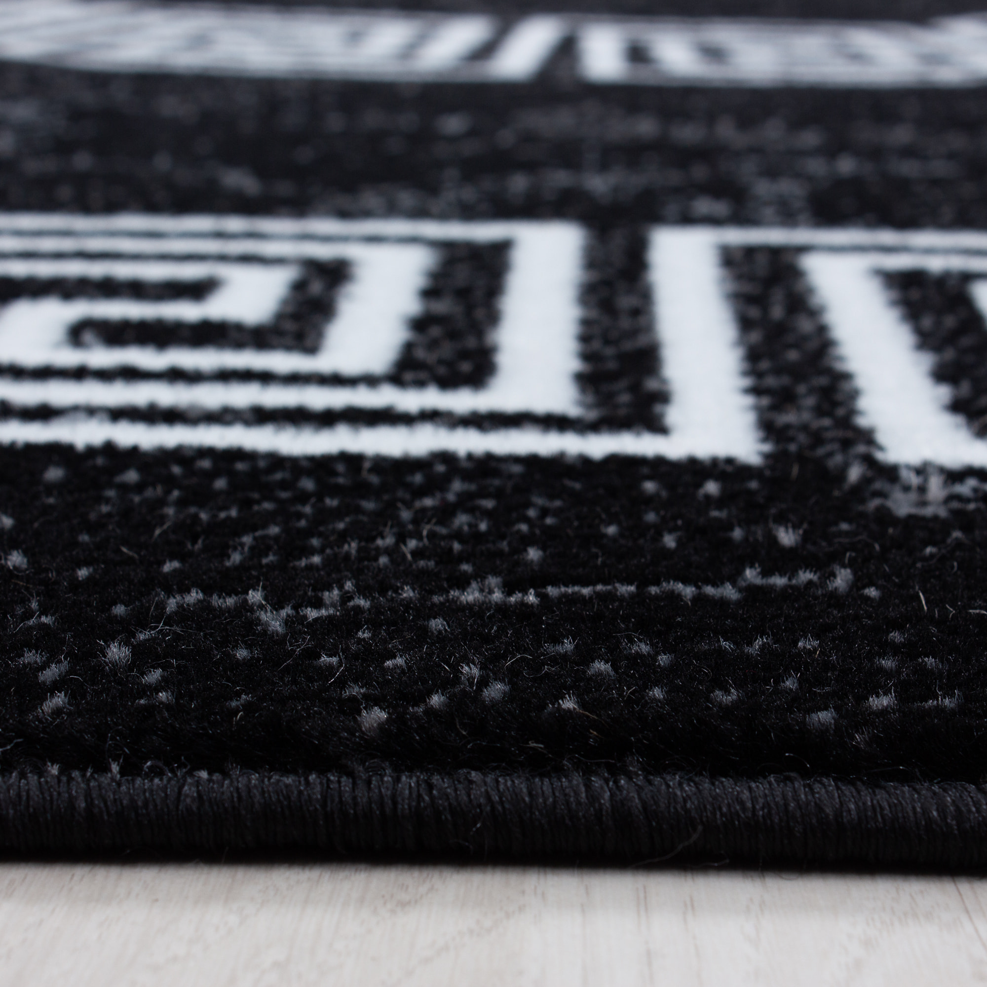 PLUS - Tapis à poils courts style grec noir - PLU8009NOI