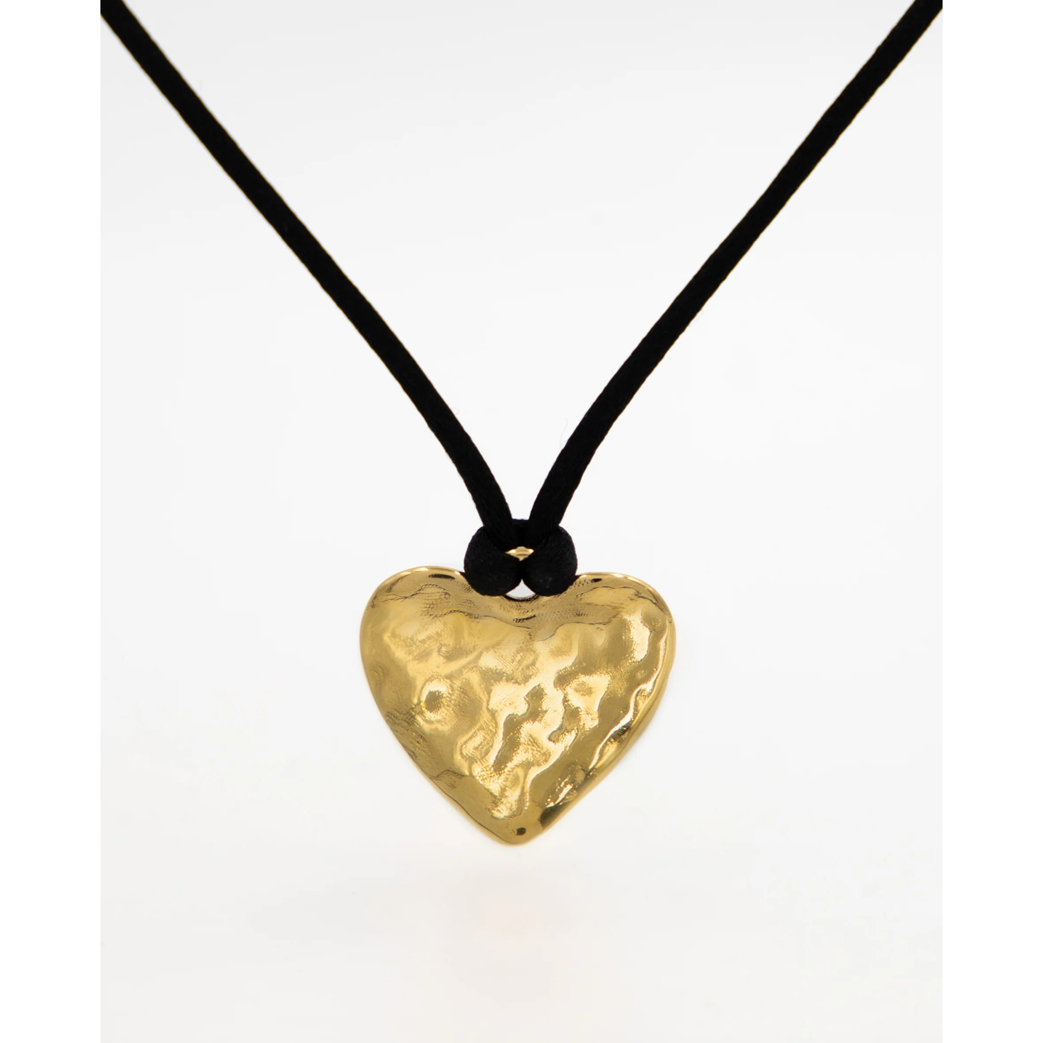 Collar de mujer con corazón