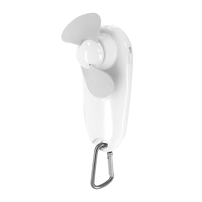 Ventilador portátil con linterna LED integrada y mosquetón para transporte.