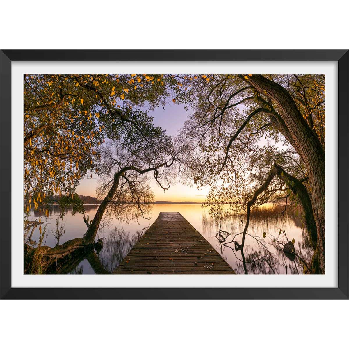 Affiche Au bout du lac, le saut Affiche + cadre en bois - Noir