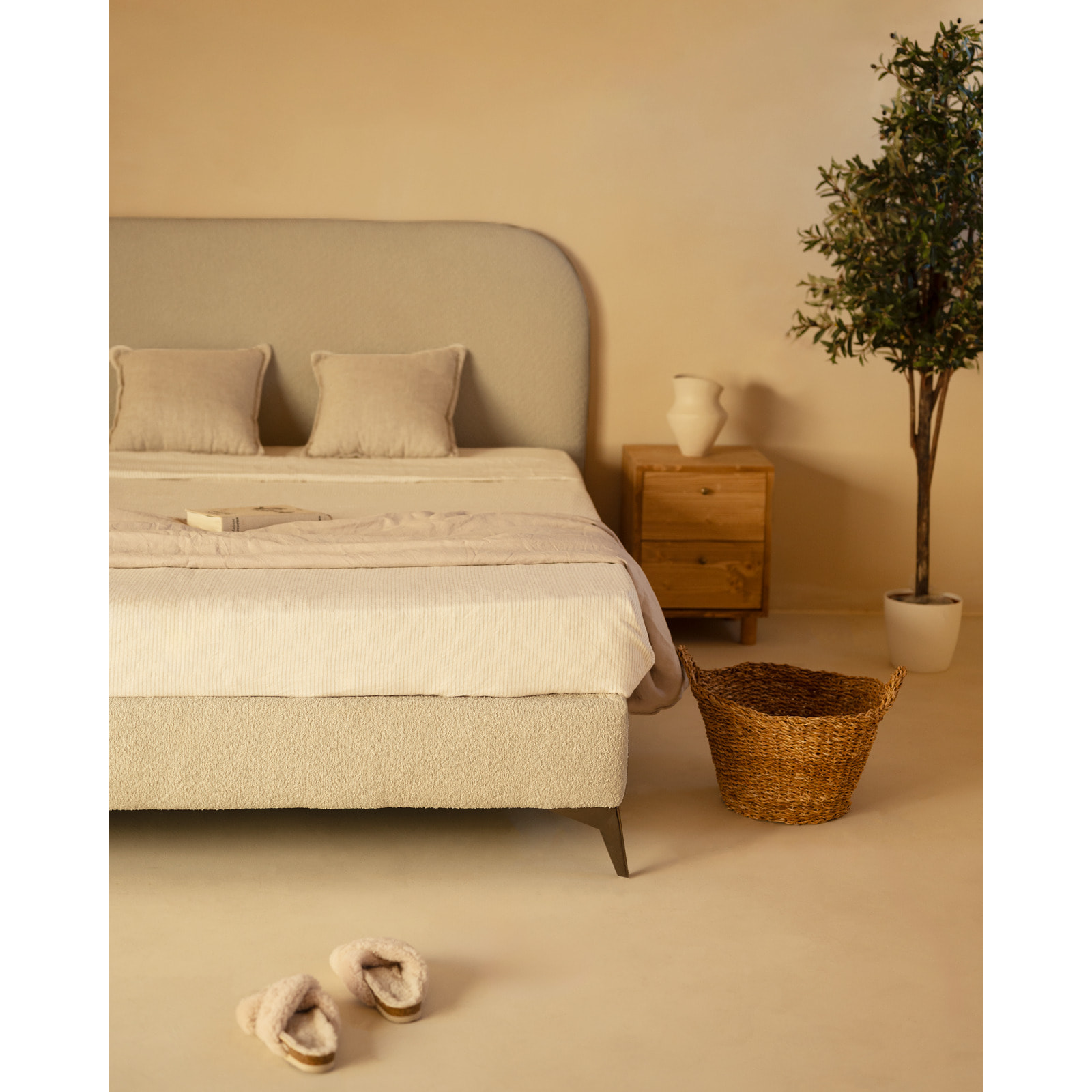 Lit rembourré en boculé gris clair pour les matelas en différentes tailles