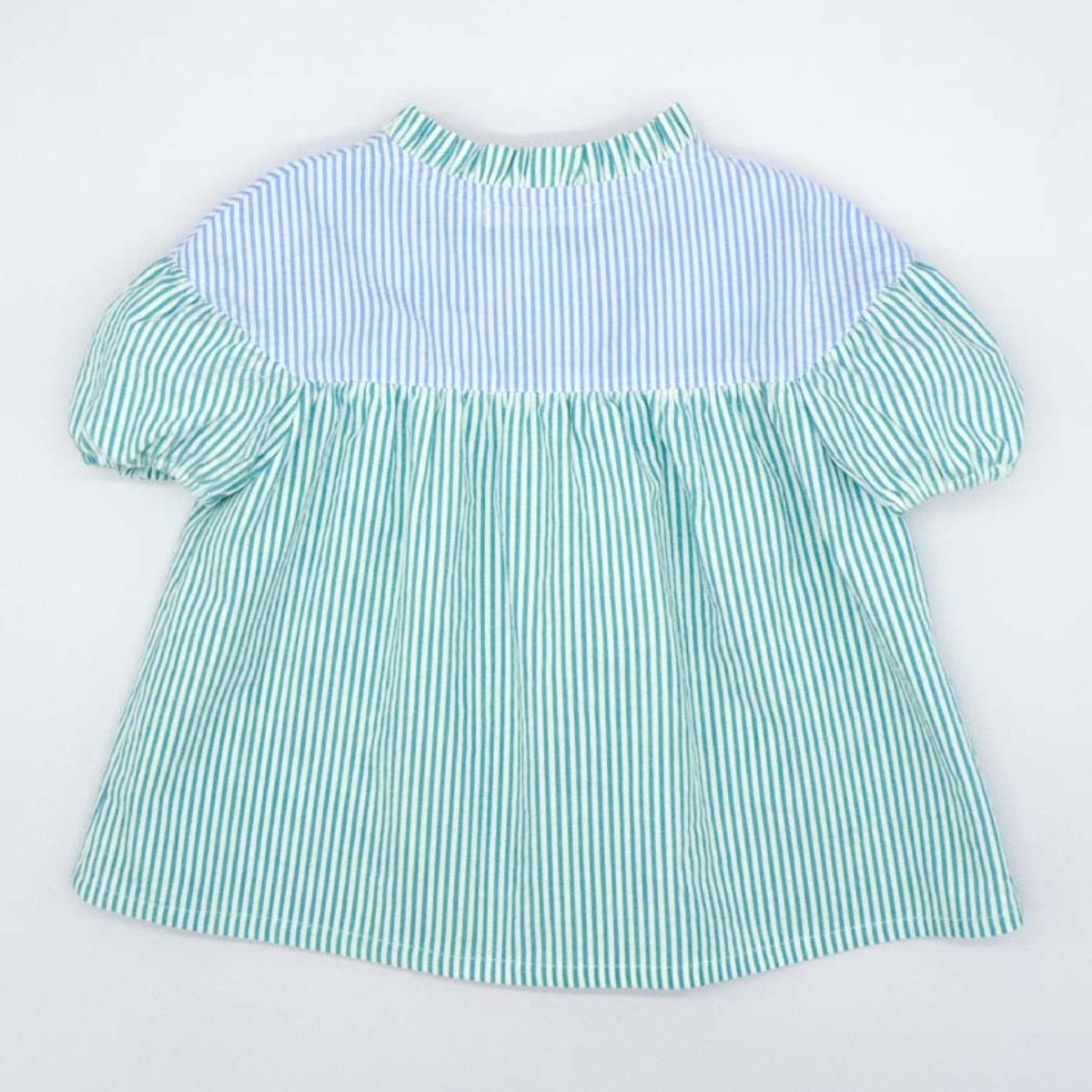 BLUSA VERDE Y AZUL