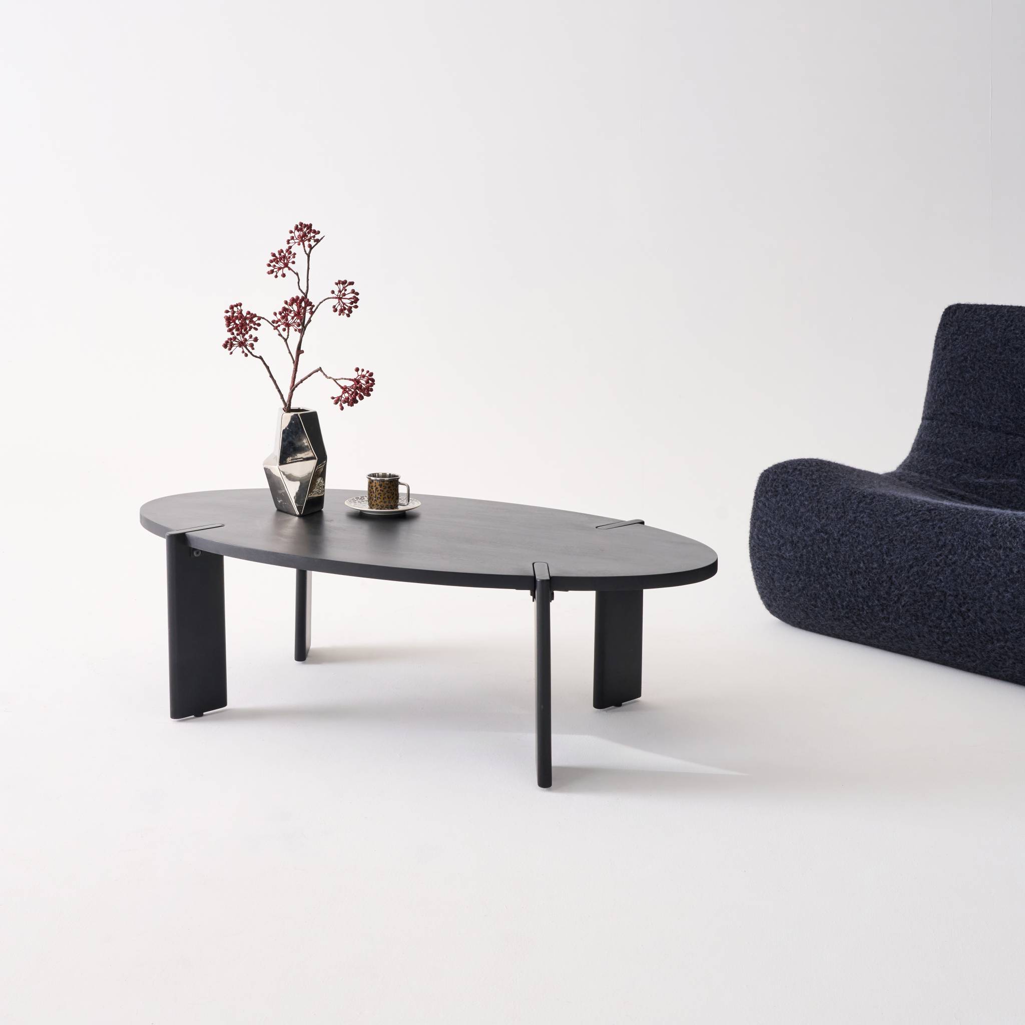 Table basse ovale en bois de manguier massif noir 120cm