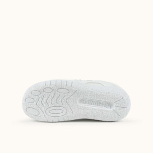 Zapatilla de infantil en Piel Blanca con Cierre de Velcros y Detalles Flúor - MUNICH MINI GOAL VCO 1630
