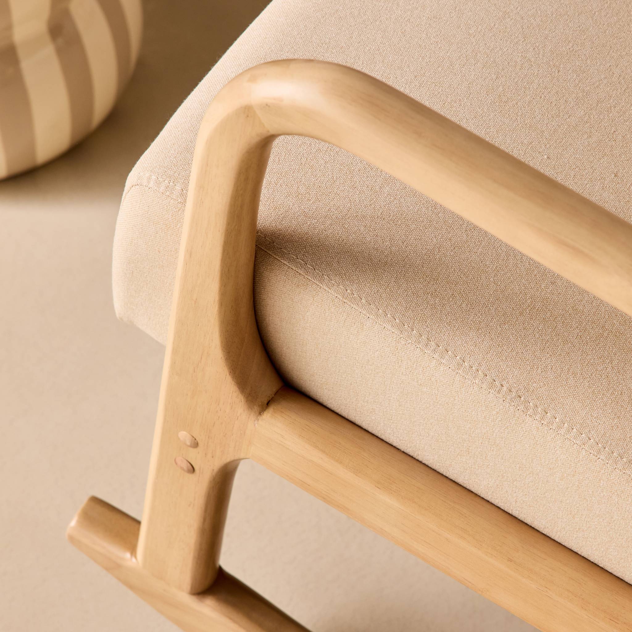 Rocking chair scandinave bois d'hévéa et tissu LORENS