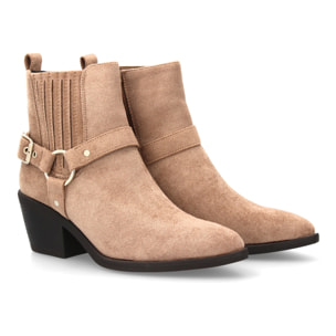 Botín con hebilla y aro metálico