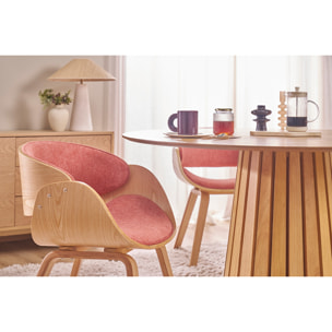 Chaise design en tissu effet velours texturé terracotta et bois clair BENT