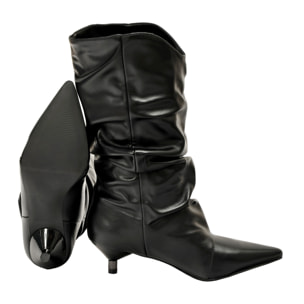 Stivaletto in simil pelle con tacco basso