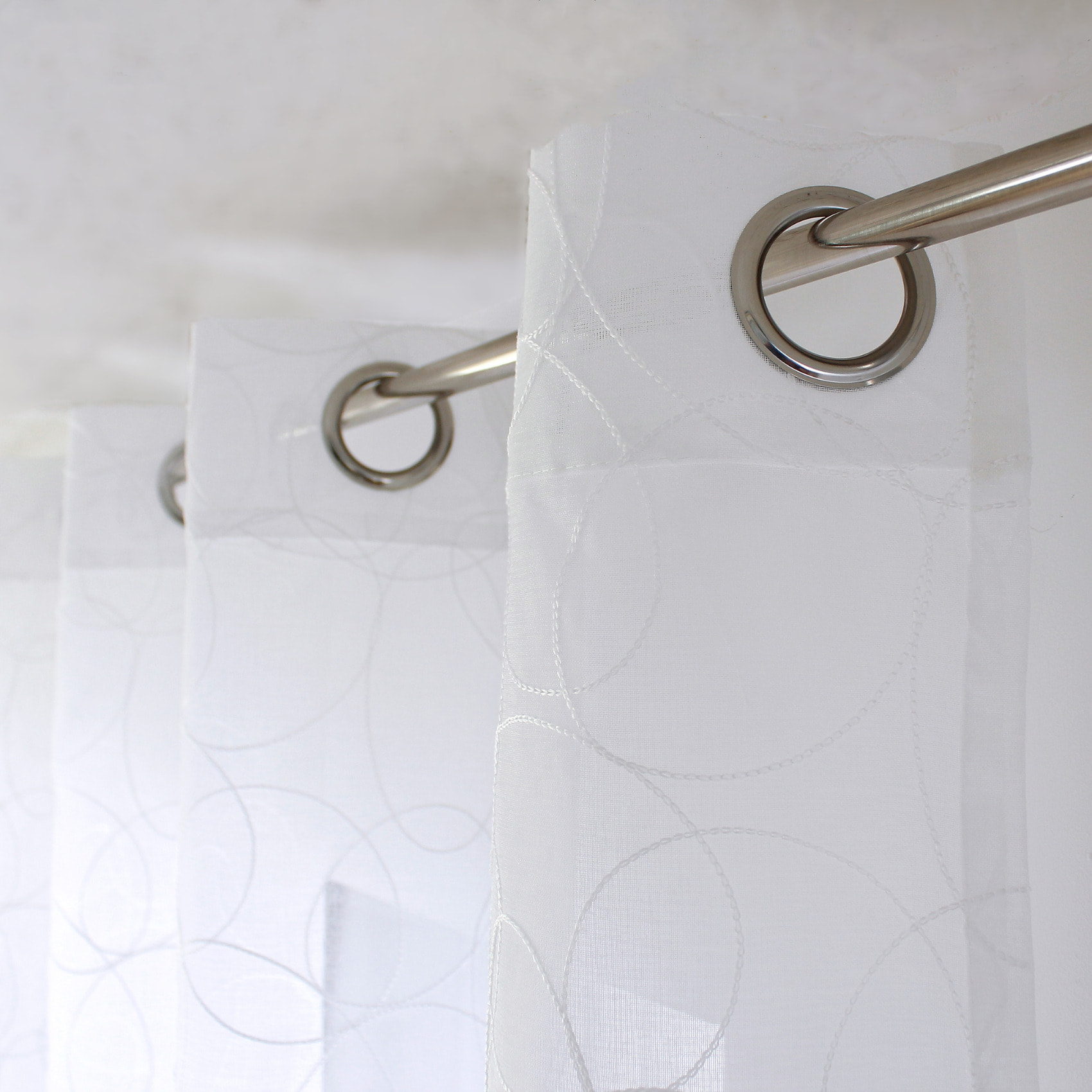 Voilage tamisant brodé de sphères - Blanc