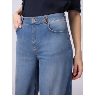 Oltre - Jeans wide leg con dettaglio catena - Azzurro