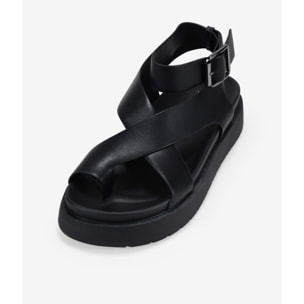 Sandalias de dedo negras con hebilla