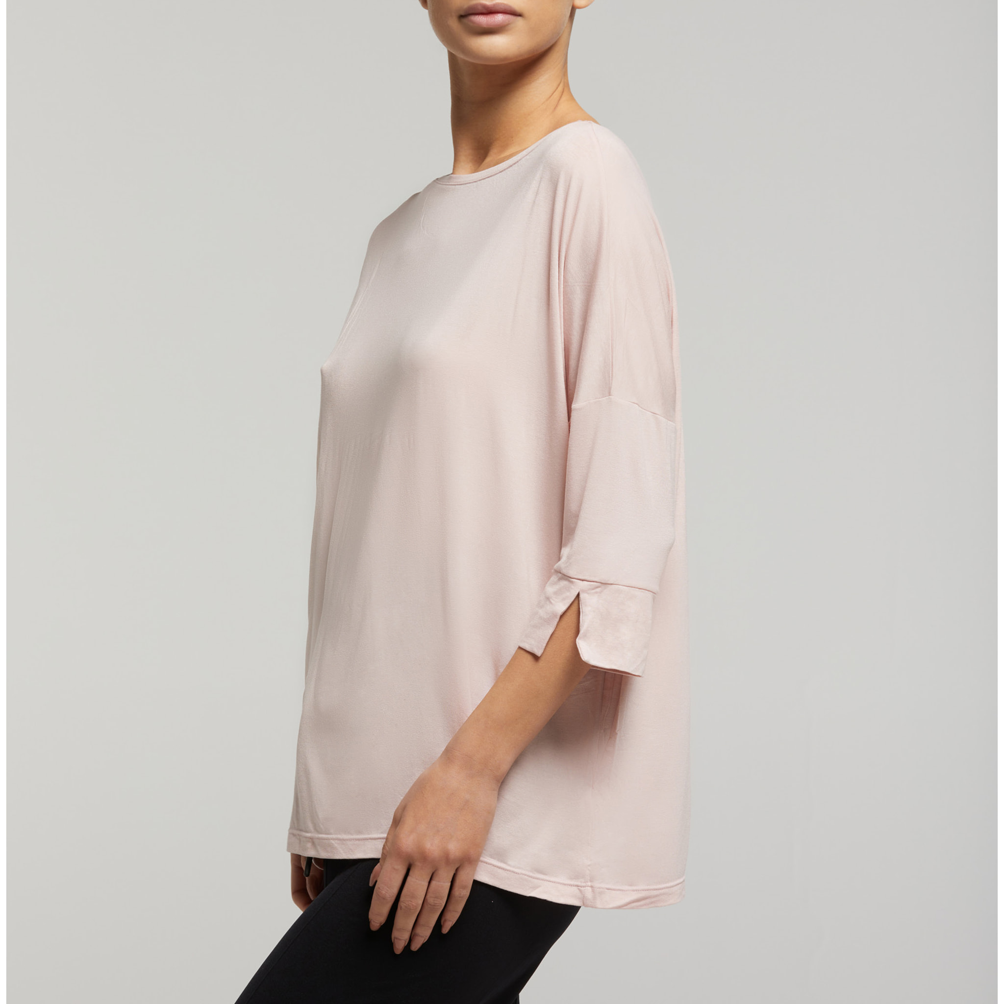 Maglia scollo barchetta in viscosa sostenibile vestibilità over