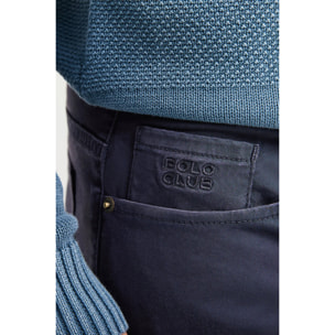 Pantalón azul marino de cinco bolsillos con logo bordado