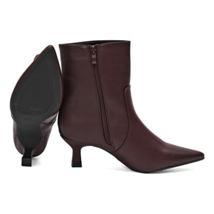 Stivaletto in simil pelle con tacco