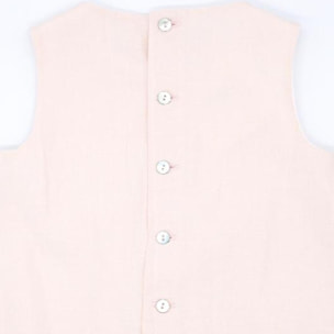 Vestido de lino rosa con pieza en el bajo blanca. Lorzas en la parte del pecho.