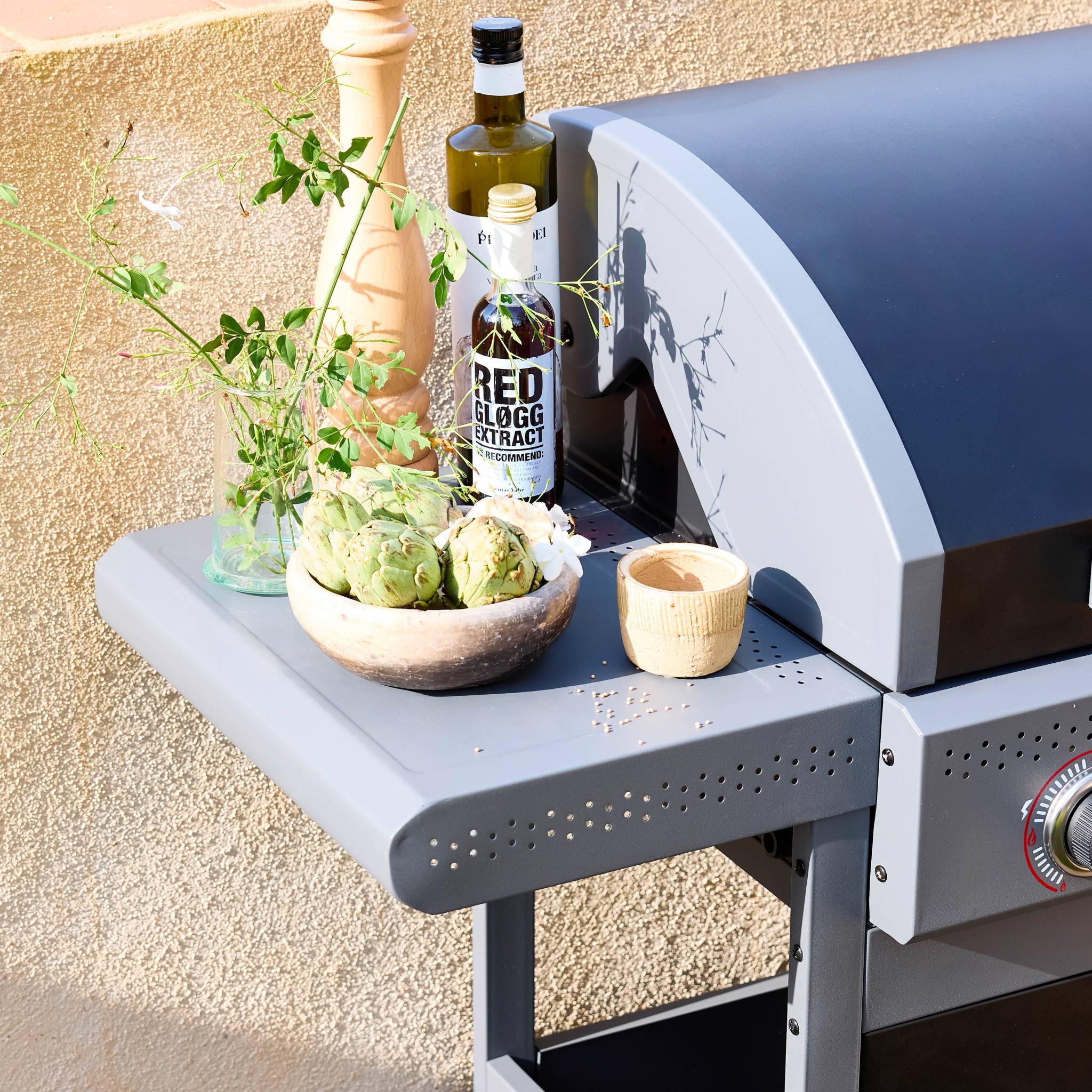 Barbecue au gaz Edmond noir - 6 brûleurs + 1 feu latéral. avec thermomètre. L 132x P62 x H143 cm