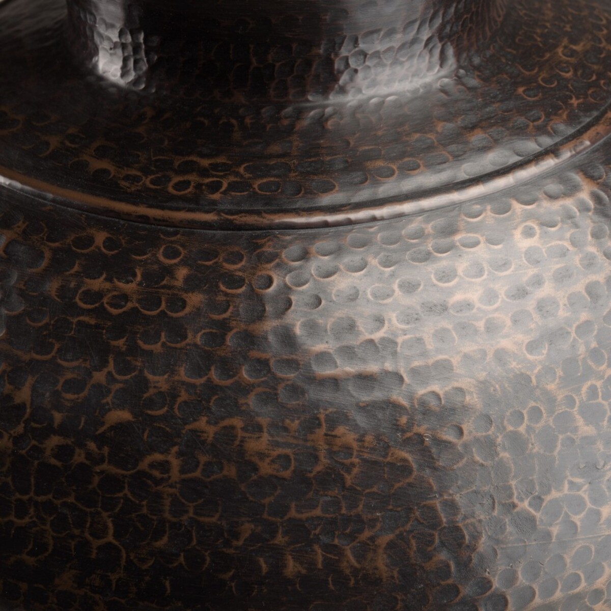 HONORE - Vase alu. 60x70cm effet martelé couleur cuivre noir antique