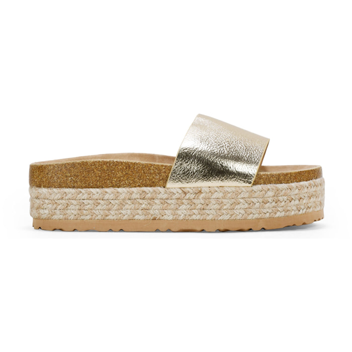 Sandalias doradas con plataforma de esparto