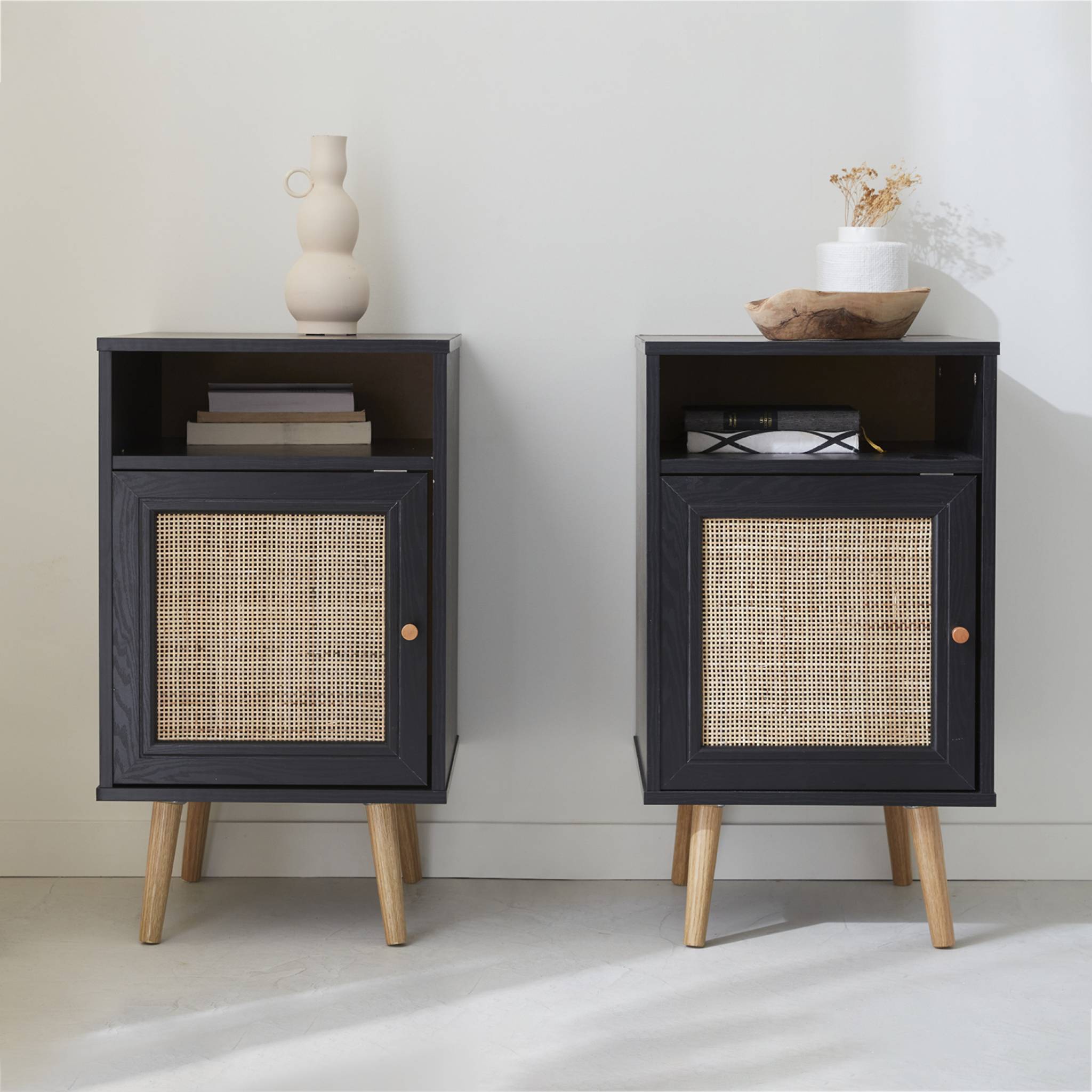 Lot de 2 tables de chevet en cannage - Bohème - 40x39x70cm Noir  - 2 niveaux - 1 portes - 1 espace de rangement - pieds scandinaves