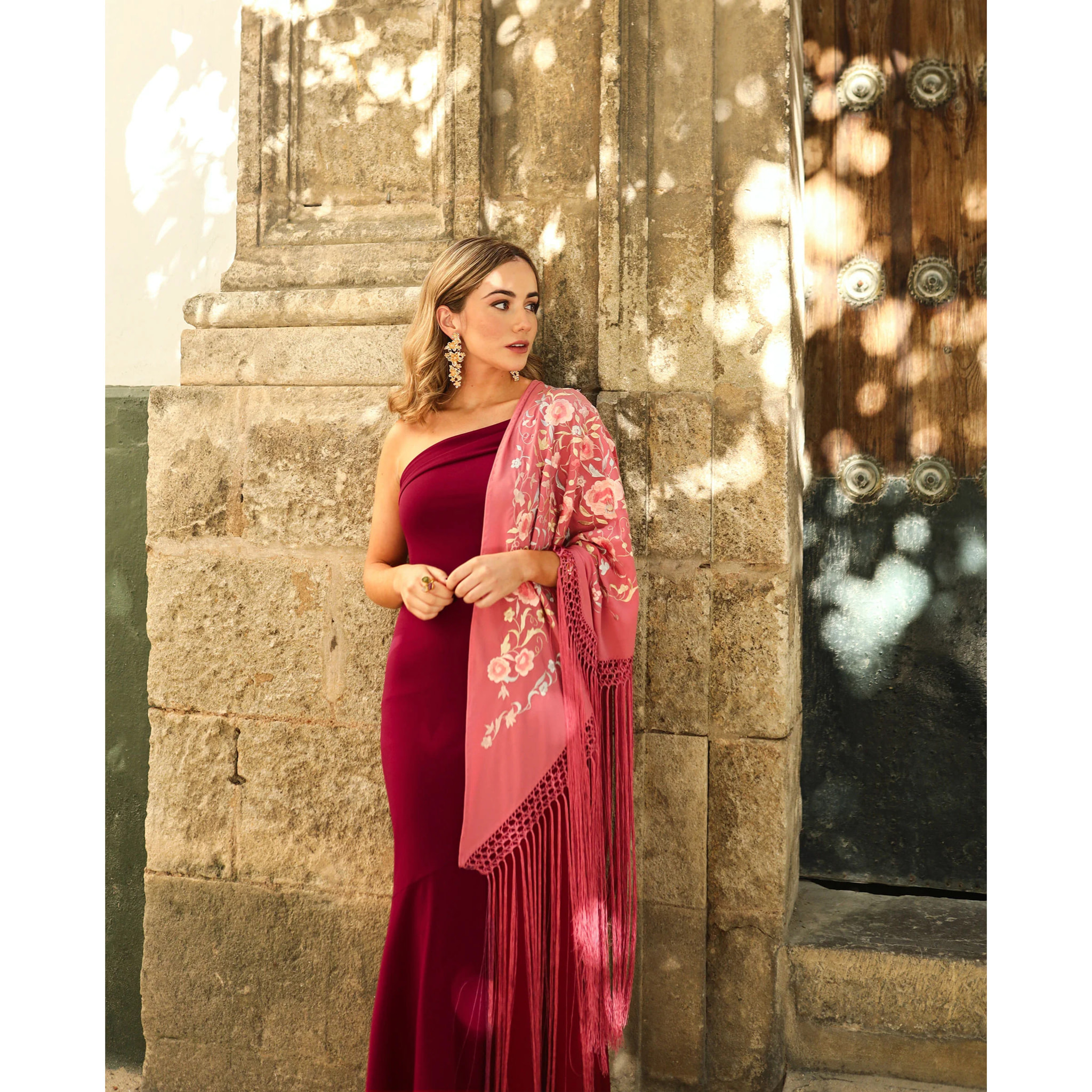 Vestido midi asimétrico con volante