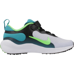 SNEAKERS NIKE REVOLTION 7