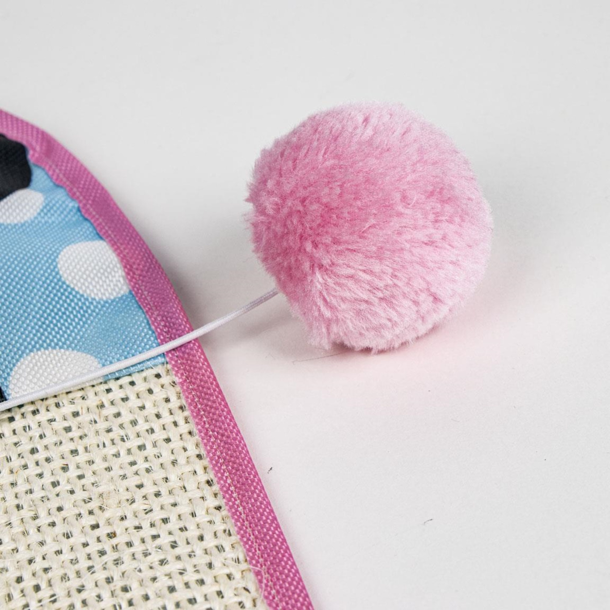 Rascador de pared para gatos diseño minnie