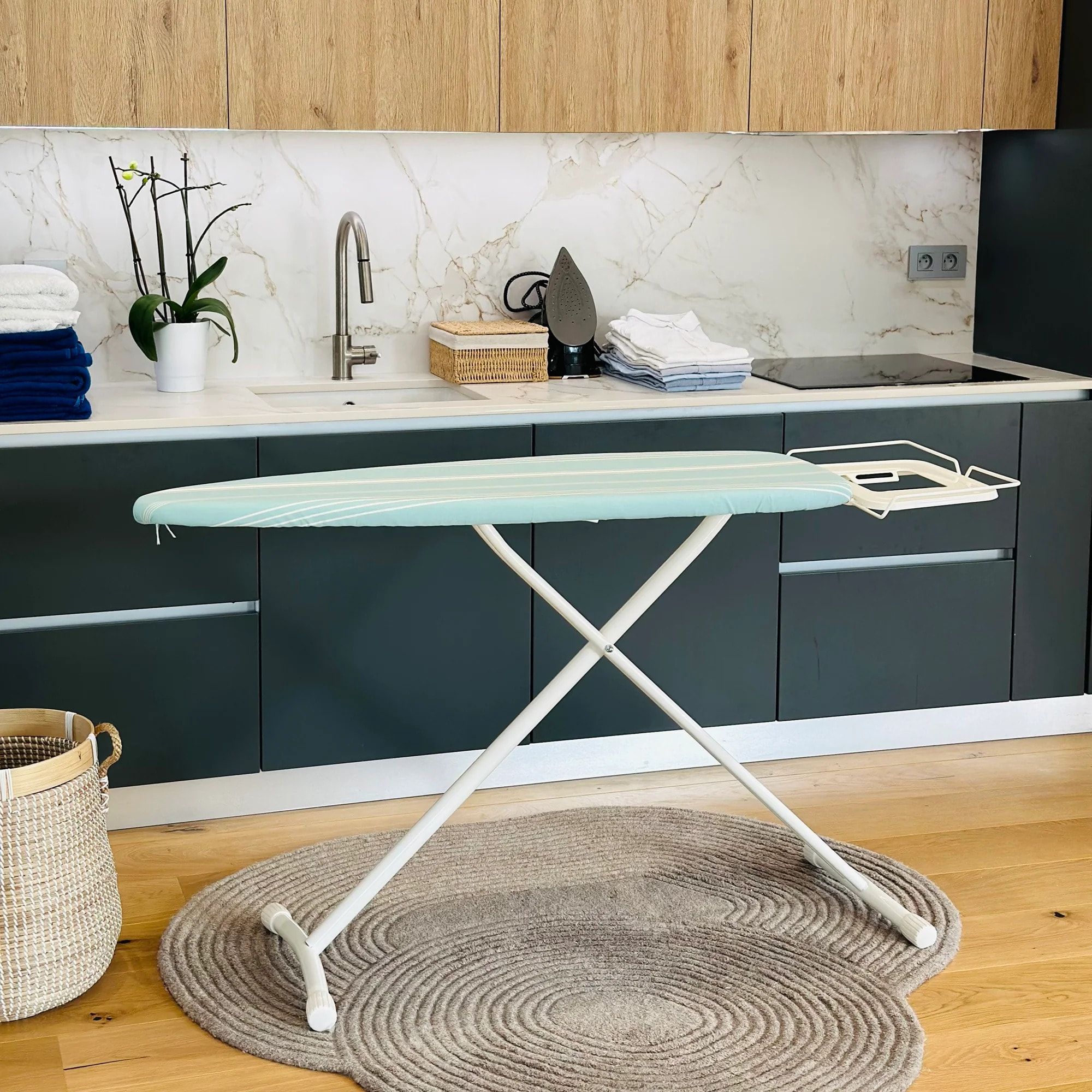 Table à repasser avec repose fer BERMUDE 124x40cm