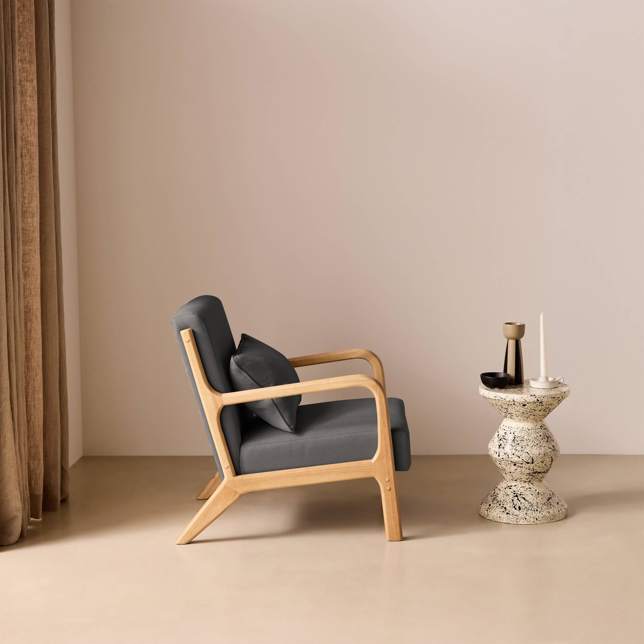 Fauteuil scandinave bois d'hévéa et tissu LORENS