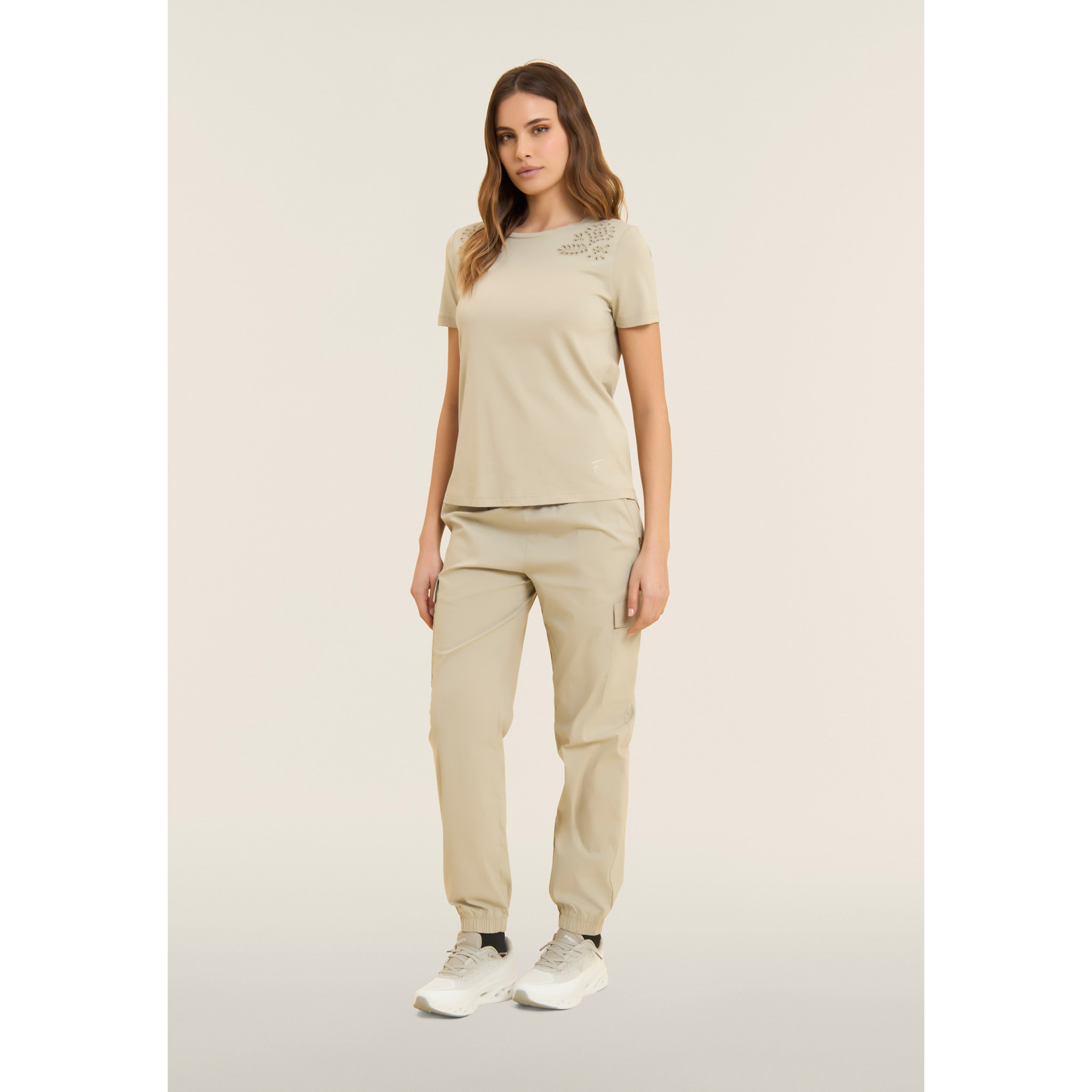 T-shirt in Jersey con Ricami Floreali