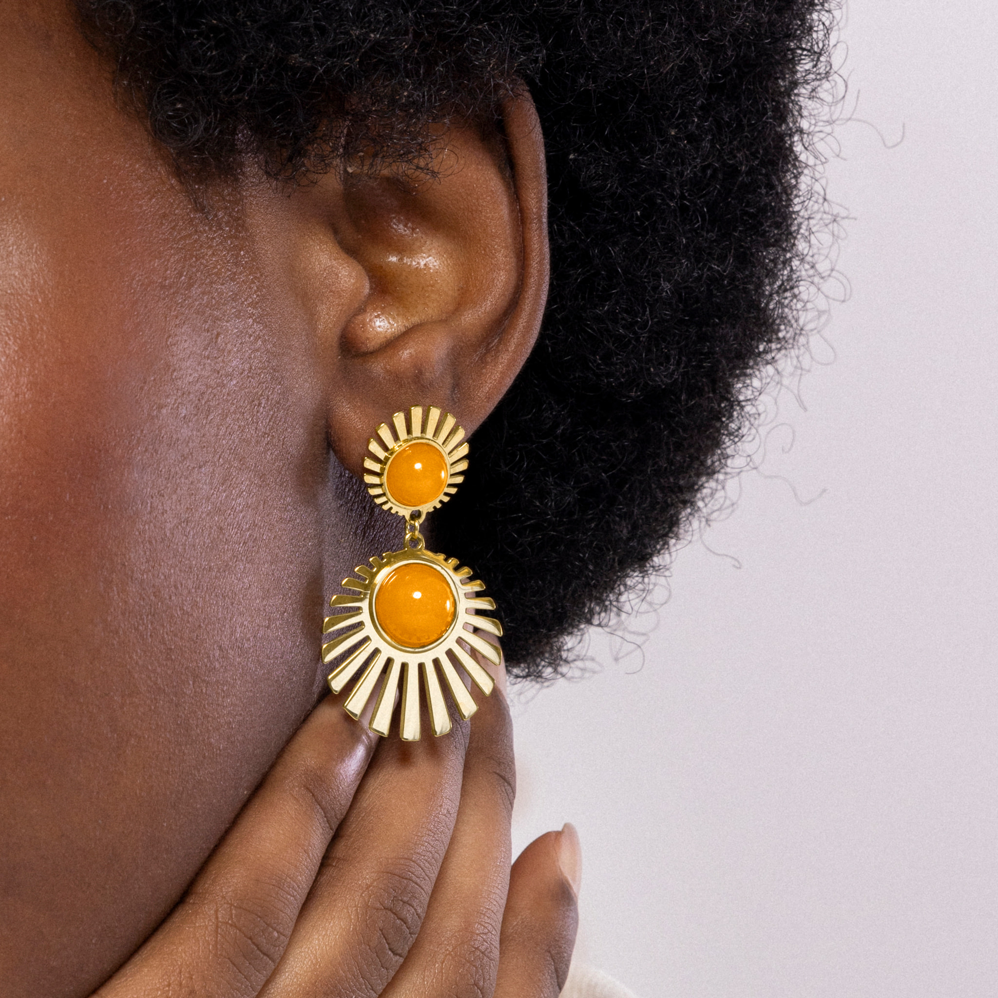 Pendientes de Cristal Naranja acabados en oro amarillo de 18k