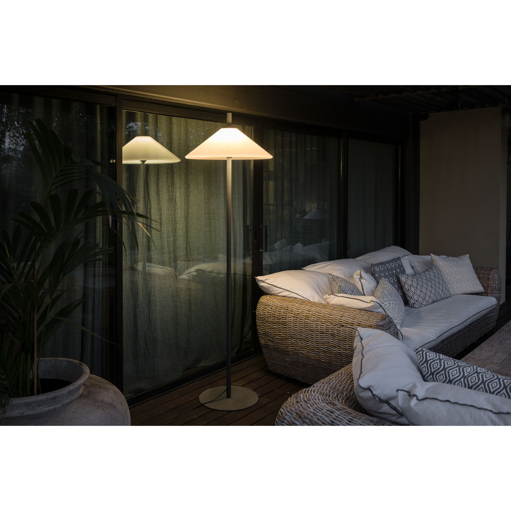 SAIGON OUT 2000 R55 Lámpara de pie gris/blanco mate