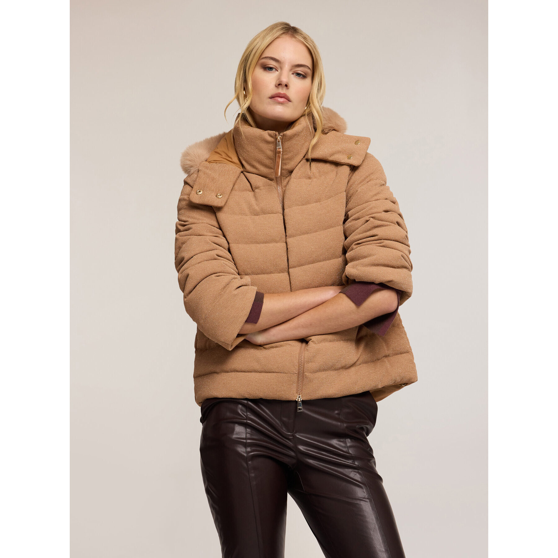 Motivi - Plumífero pesado con purpurina y capucha - Beige