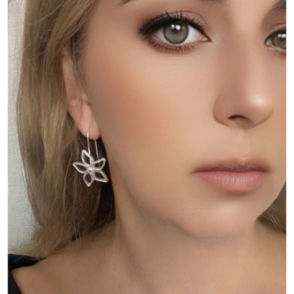 Pendiente gancho Irregular Blom en plata chapado 10µ