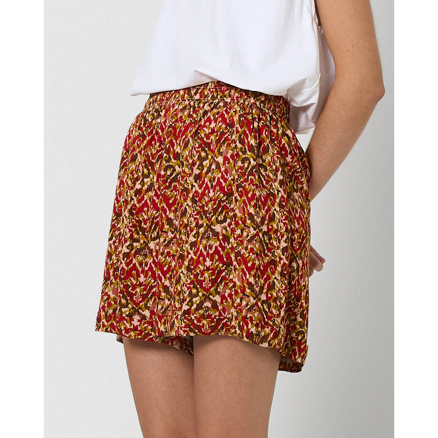 Pantalón corto bambula detalles plisados railay rojo