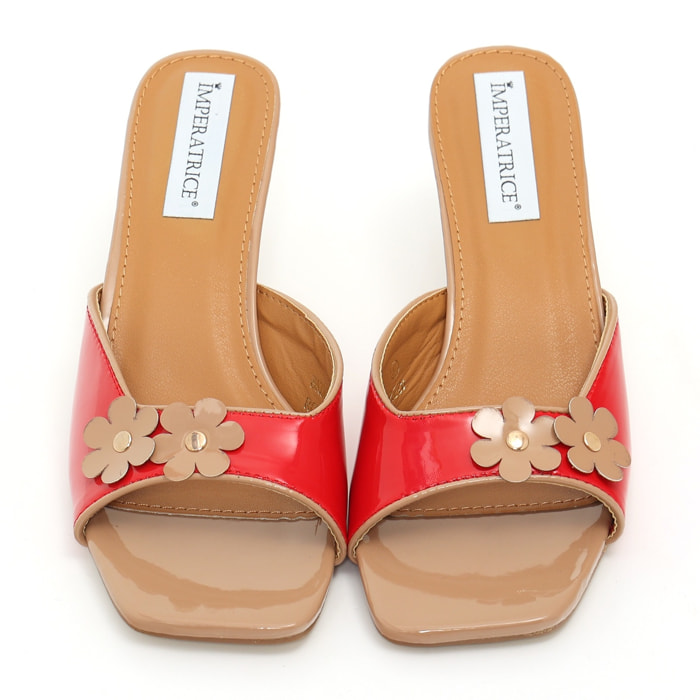 Sandali in simil pelle verniciata con tacco basso a spillo