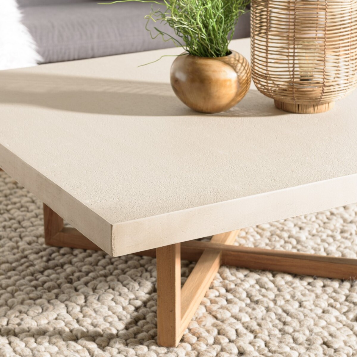 DAK - Table basse carrée 107x107cm en béton et bois de teck beige