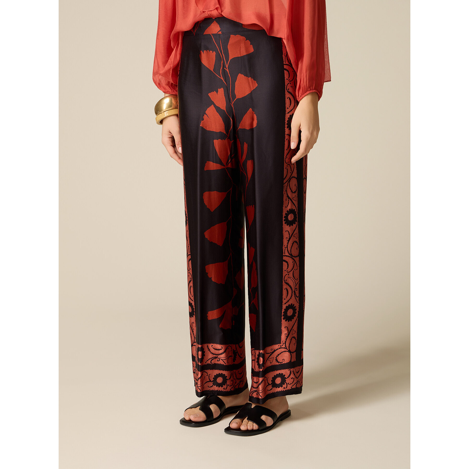 Oltre - Pantaloni palazzo in raso fantasia - Nero