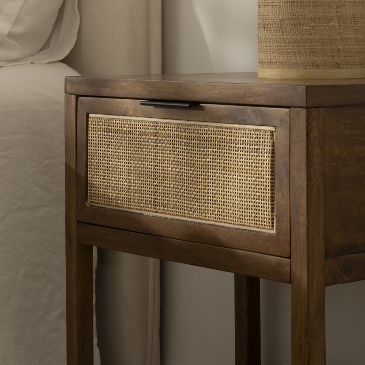 Table de chevet Eline -bois massif de manguier et rotin-couleur noyer 50 x 60 x 35 cm