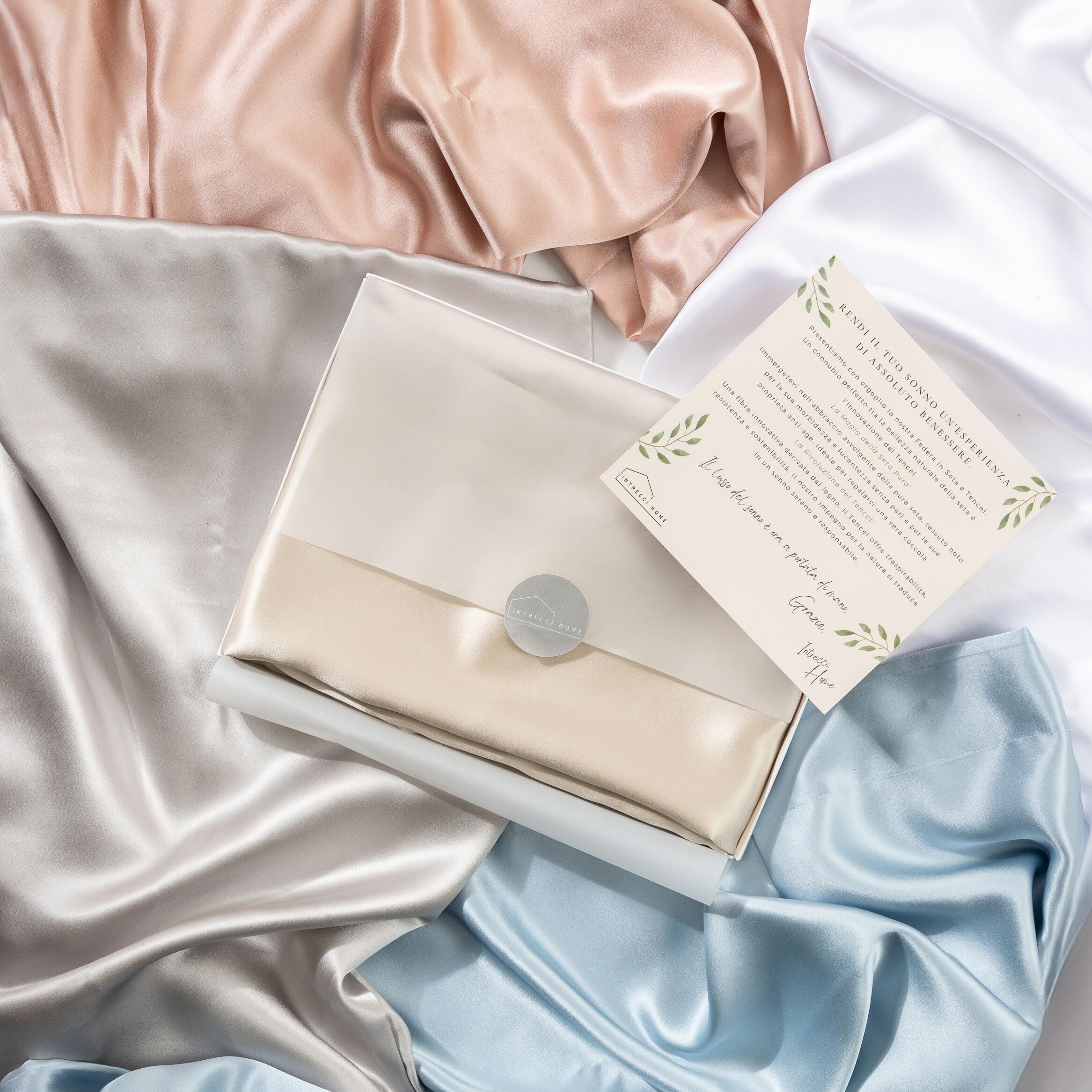 Coppia federe in seta 50x80 cm con zip e volani, fronte in seta morbida e lucente, retro in tencel traspirante, effetto anticrespo e delicata su pelle e capelli, eleganti e confortevoli, ideali per ogni stagione