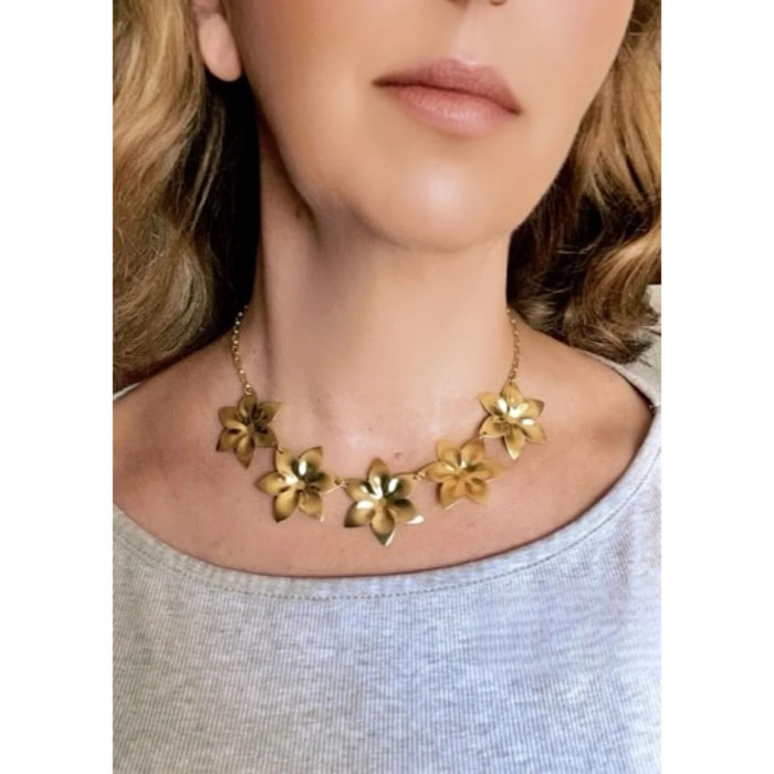 Gargantilla FiveFlower dorado en latón . Gloria Mago design