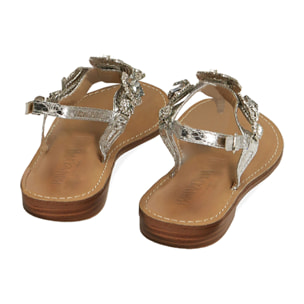 Sandalias planas plateadas con estampado de víbora