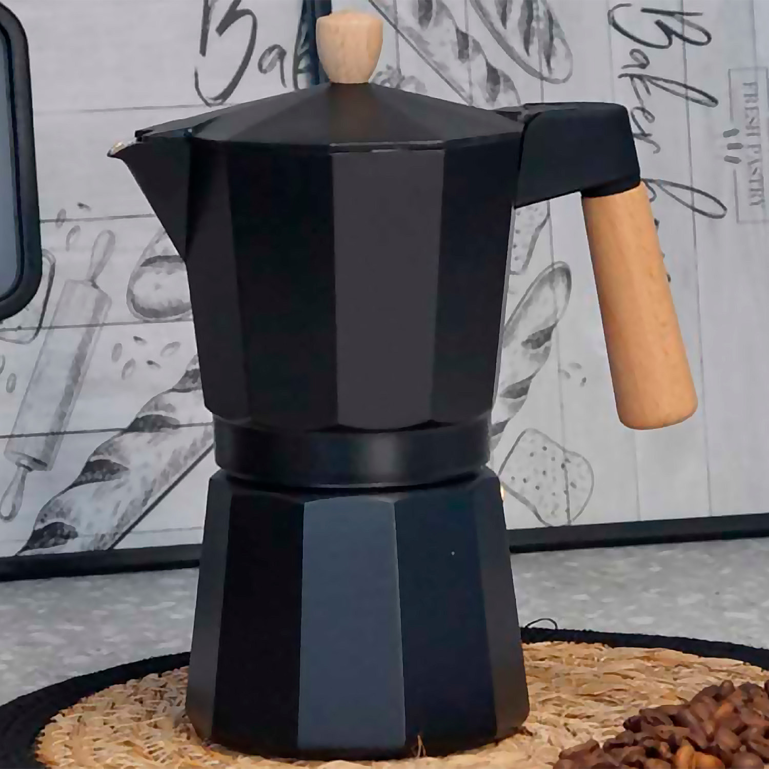 Caffettiera in alluminio con manico in legno e capacità di 450ml per 9 tazze.