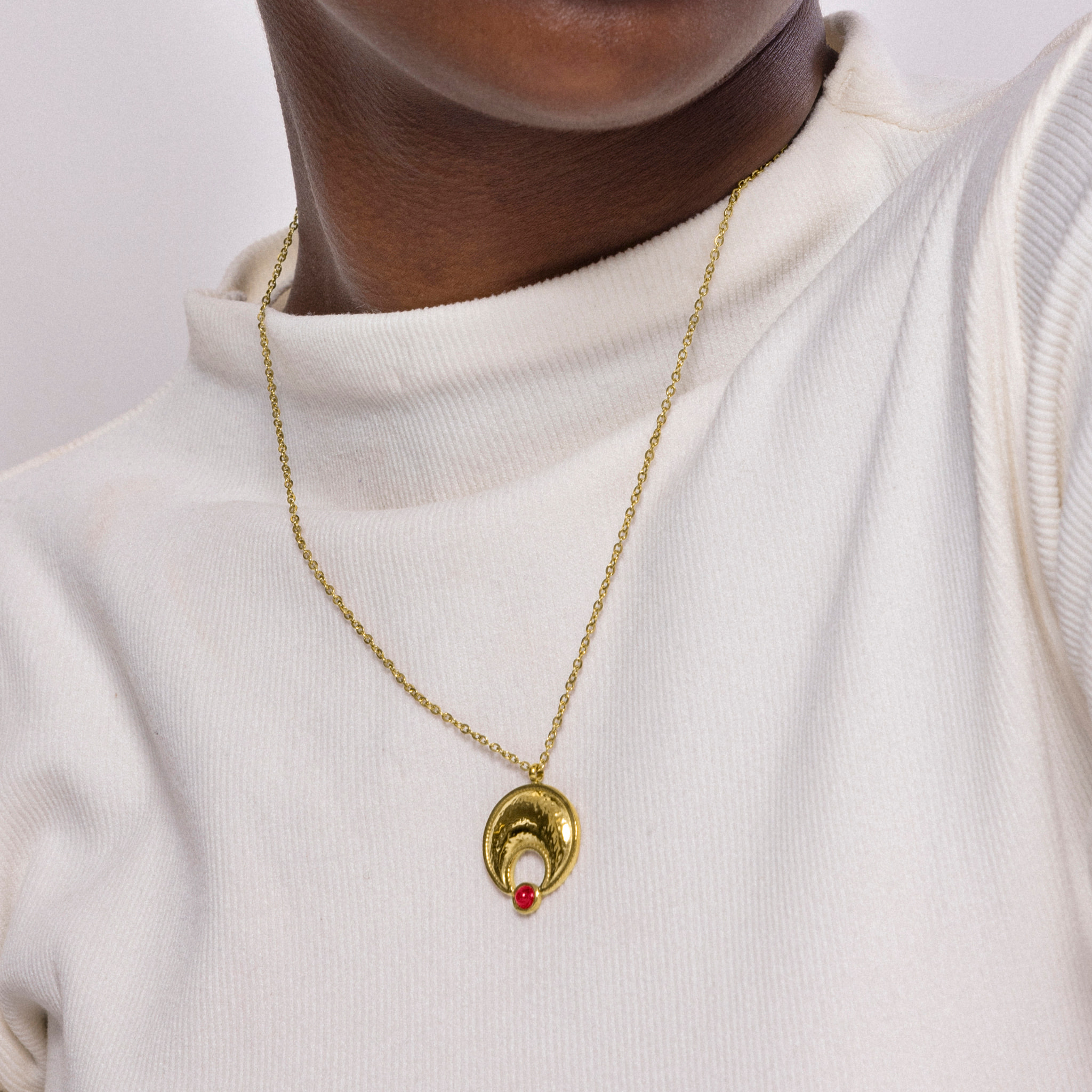 Collar de Coral acabado en oro amarillo de 18k